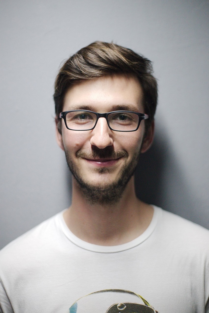 entdecken sie unsere vielfältige kollektion von brillen! von modischen designerfassungen bis hin zu funktionalen lesebrillen – hier finden sie die perfekte brille für jeden stil und bedarf. qualität, komfort und stil vereint in einer auswahl für alle.
