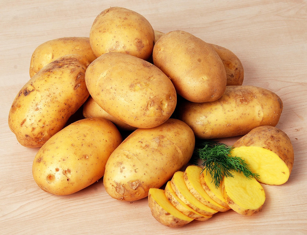 entdecken sie die vielseitigkeit der kartoffeln! von klassischen rezepten bis zu kreativen gerichten - alles über die beliebtesten knollen der küche.